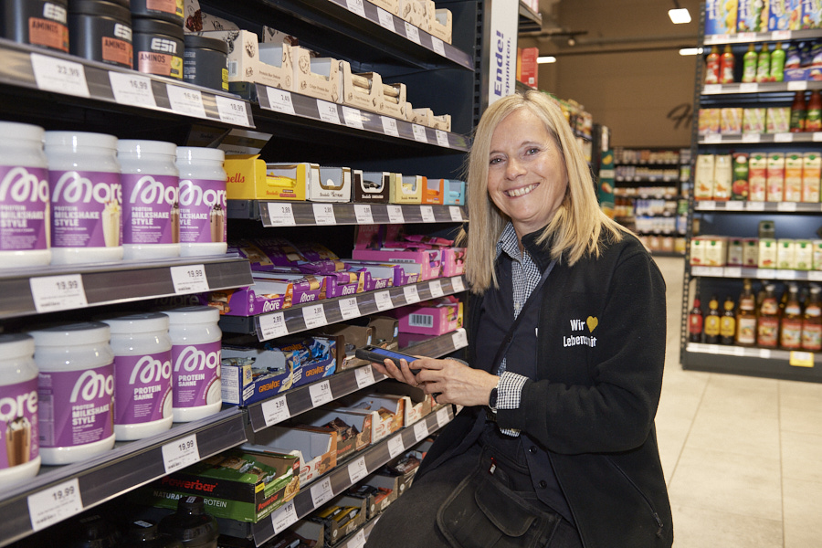 Simone Rios bei den Protein Produkten